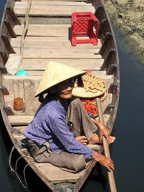 woman in sampan Hoi An, Vietnam