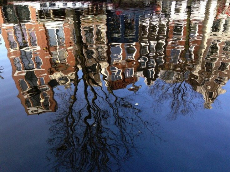 The leaning Houses of Amsterdam and why they tilt