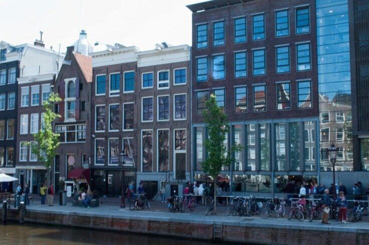 The leaning Houses of Amsterdam and why they tilt