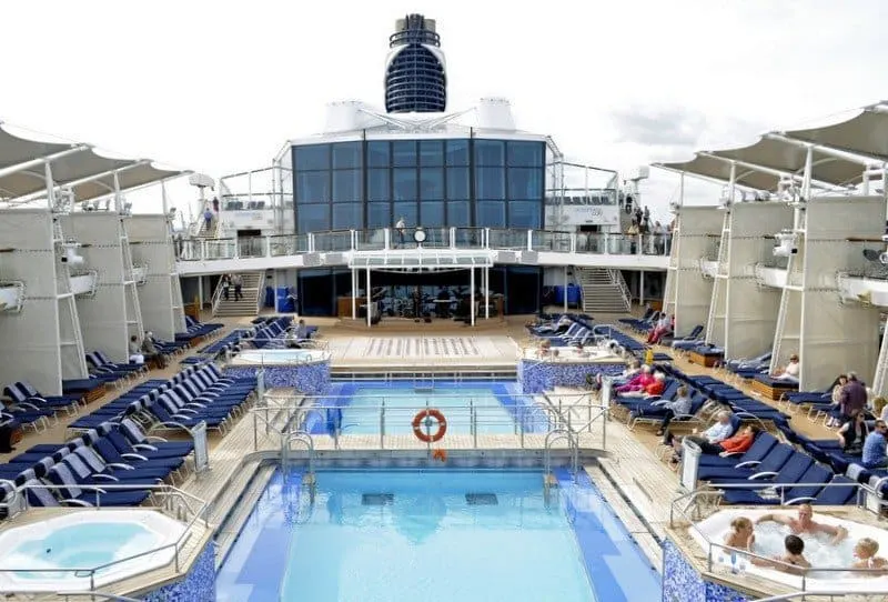 cruise-ship-pool