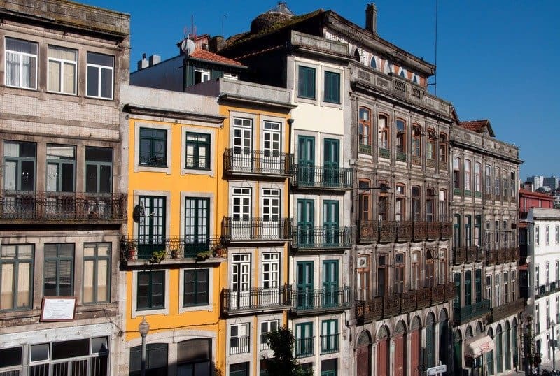 porto-buildings-balconies