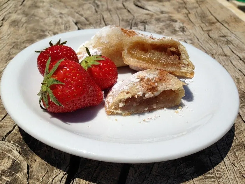 Crete food - apple pies and strawberries