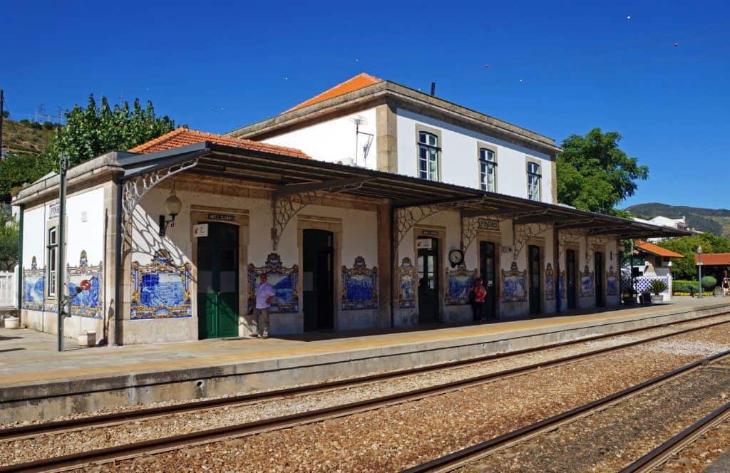 Pinhão-train-station
