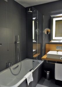 Hotel NH Roma Vittorio Veneto bathroom