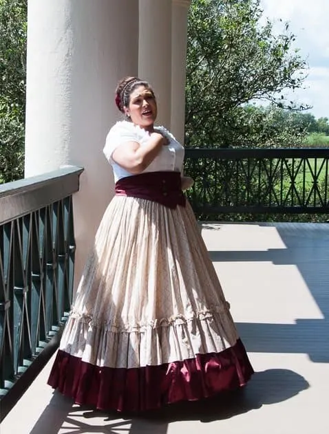 Tour guide at Oak Alley Plantation