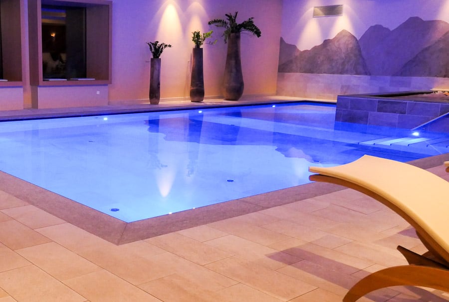 Hotel Diamant swimming pool and jacuzzi