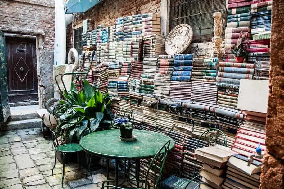 Alta Acqua bookshop Venice