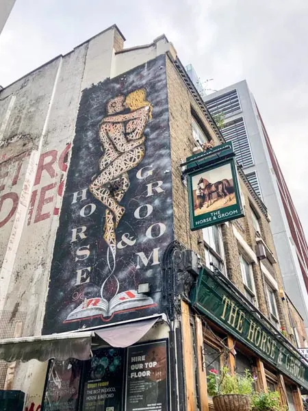 Romeo and Juliet mural Shoreditch