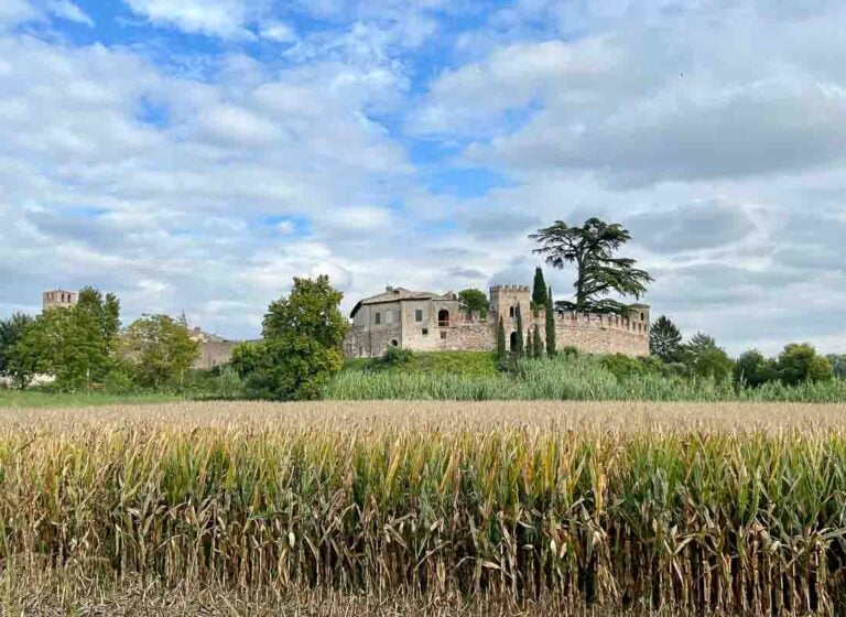 Lombardy, Castellaro Lagusello hilltop hamlet