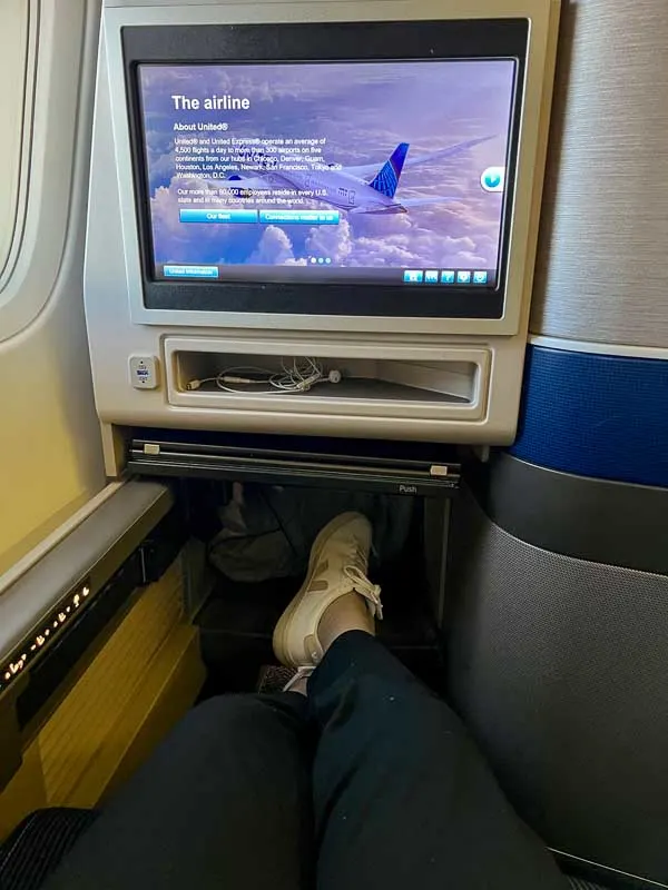 United Airlines Polaris seat legroom