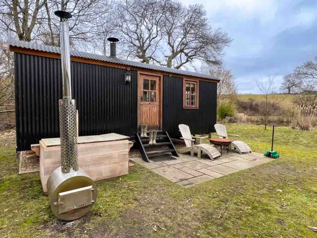 Shepherd hut with hot tub, fire pit and loungers