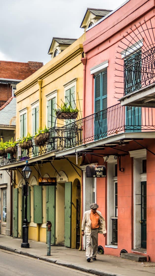 New Orleans street with historic buildings and balconies
